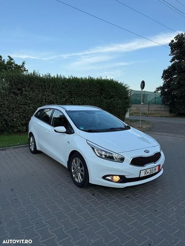 Alb Utilizat 2015 Kia Ceed Break | 4.999 EUR (Super Preț) - Imagine 1/4