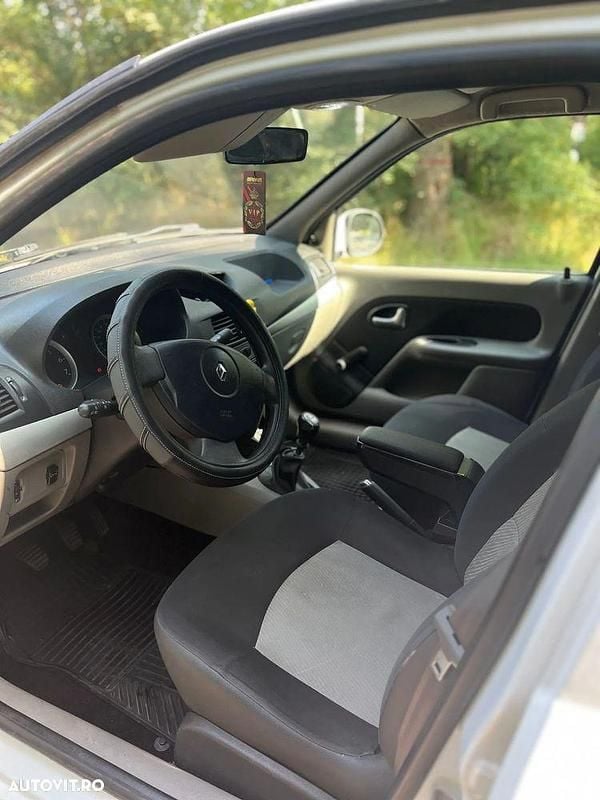 Culoarealb Utilizat 2012 Renault Symbol II Authentique Berlinǎ | 2.420 EUR (Preț bun) - Imagine 1/4