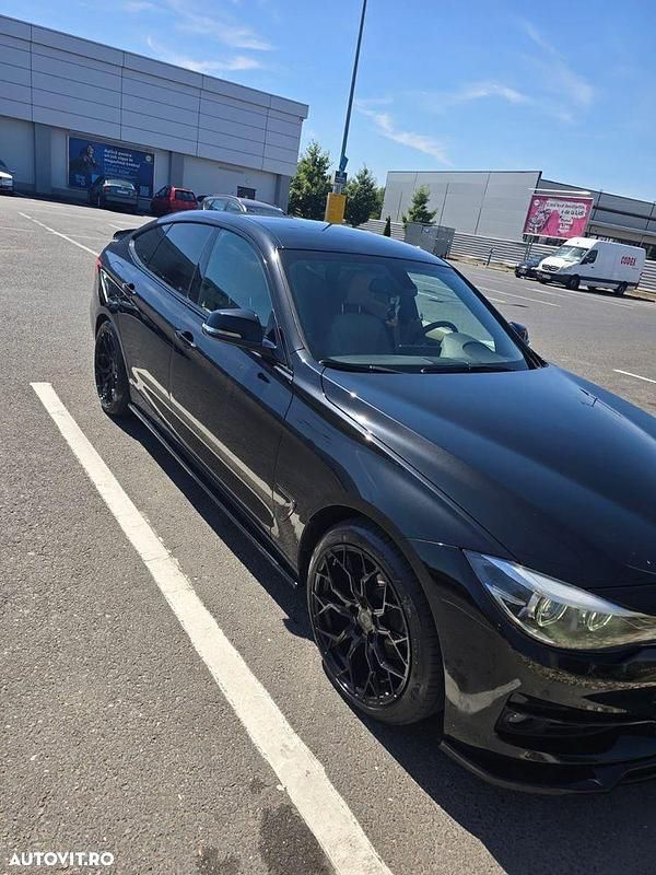 Second-hand BMW 320 Comfort Edition 190 CP (139 kW) 2018 Culoarenegru Berlinǎ