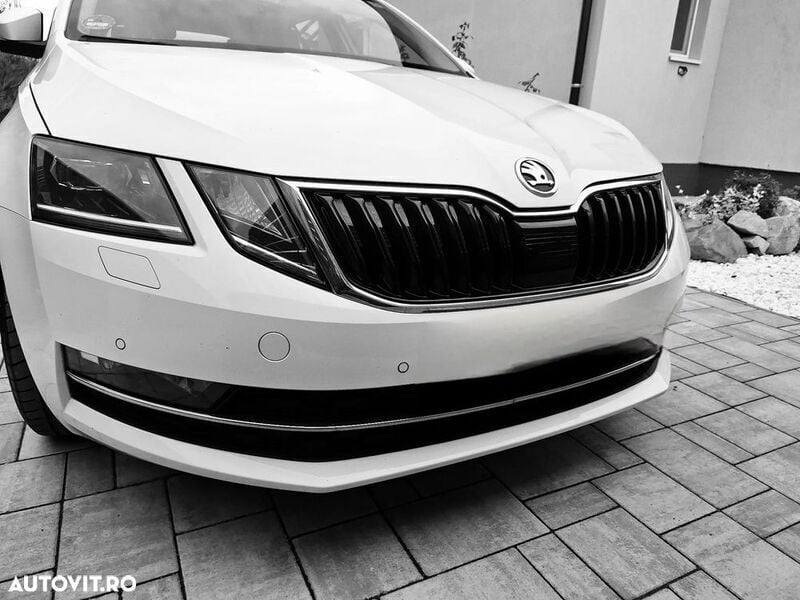 Alb Utilizat 2019 Skoda Octavia Style Break | 11.450 EUR (Super Preț) - Imagine 1/4