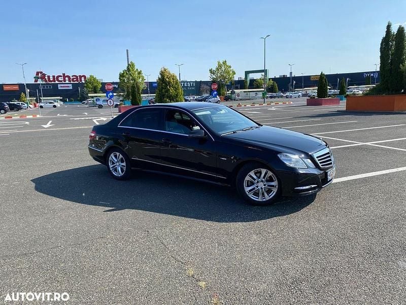 Culoarenegru Utilizat 2012 Mercedes E220 Hatchback | 9.900 EUR - Imagine 1/4