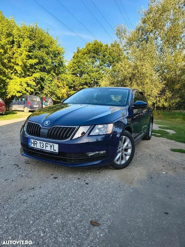 Culoarealbastru Utilizat 2017 Skoda Octavia Ambition Berlinǎ | 8.999 EUR (Preț bun) - Imagine 1/4