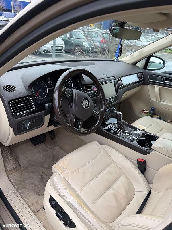Second-hand VW Touareg Exclusive 262 CP (192 kW) 2017 Culoaregalbeuriu SUV