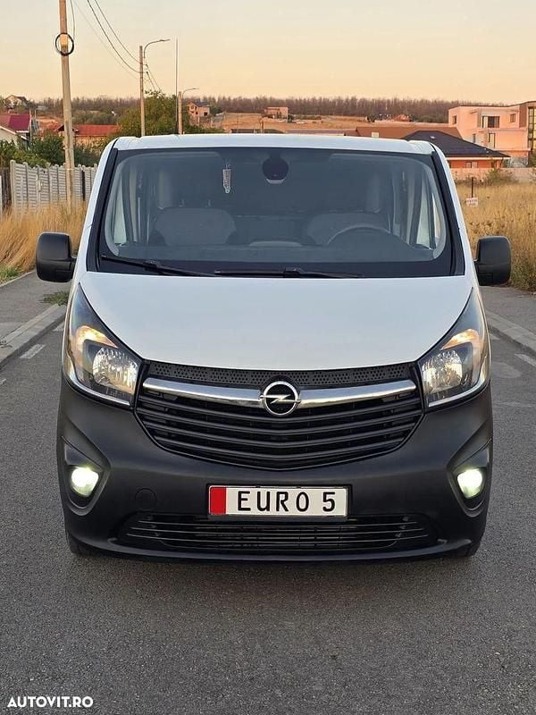 Culoarealb Utilizat 2015 Opel Vivaro Van | 7.850 EUR (Preț OK) - Imagine 1/4