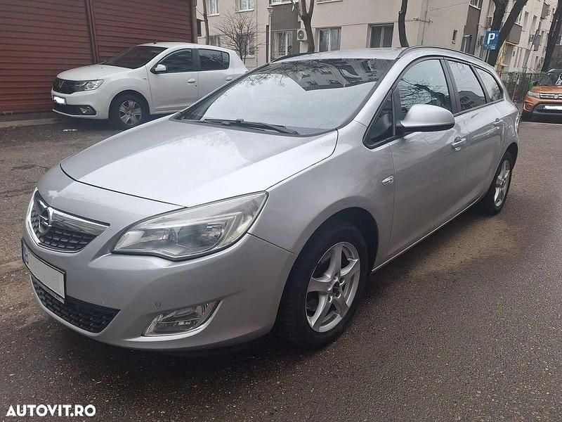 Second-hand Opel Astra 110 CP (80 kW) 2012 Culoareargint Break