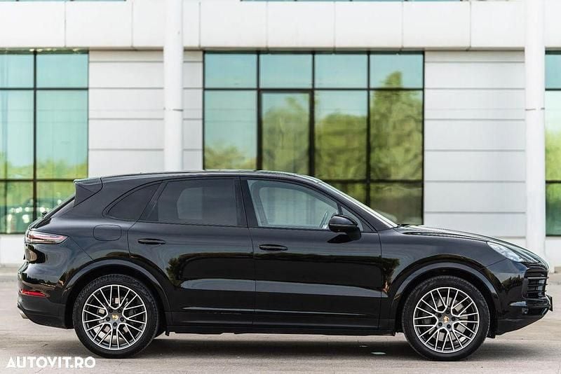 Culoarenegru Utilizat 2019 Porsche Cayenne S SUV | 46.000 EUR (Scump) - Imagine 1/4