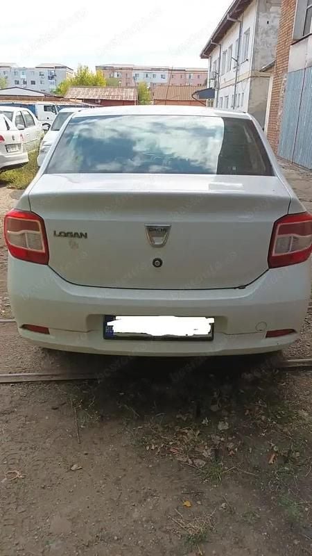 Second-hand Dacia Logan Lauréate 75 CP (55 kW) 2015 Alb Berlinǎ