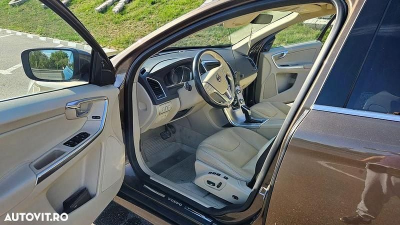Culoaremaro Utilizat 2016 Volvo XC60 Summum SUV | 17.400 EUR (Preț bun) - Imagine 1/4