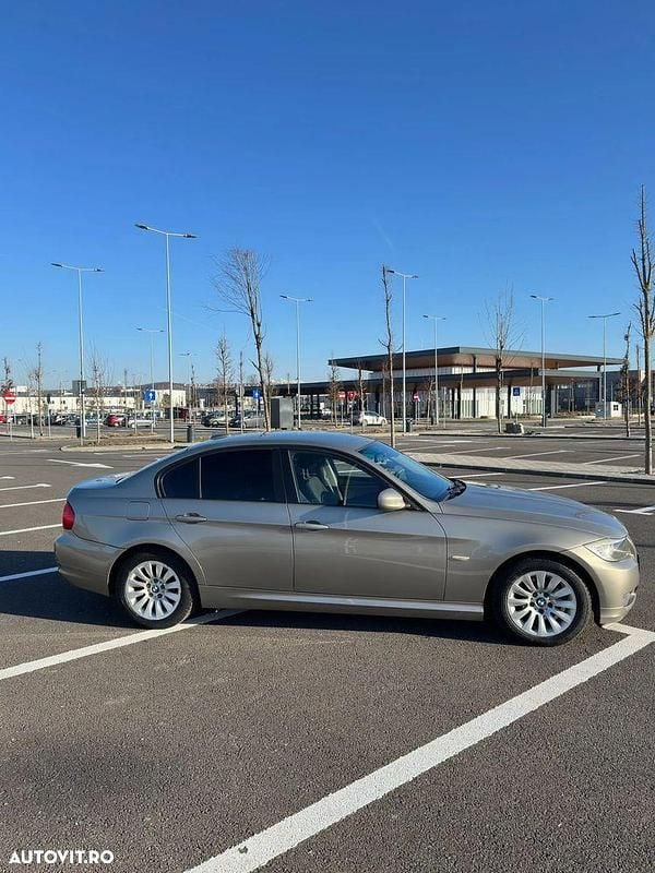 Second-hand BMW 318 143 CP (105 kW) 2009 Culoaregalbeuriu Berlinǎ