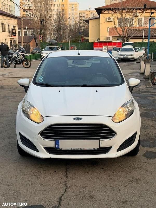 Second-hand Ford Fiesta 75 CP (55 kW) 2015 Culoarealb