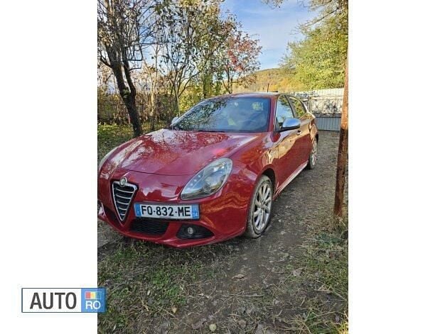 Second-hand Alfa Romeo Giulietta 140 CP (102 kW) 2011 Rosu Hatchback
