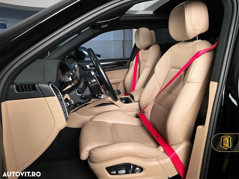 Second-hand Porsche Cayenne 340 CP (250 kW) 2019 Culoarenegru SUV