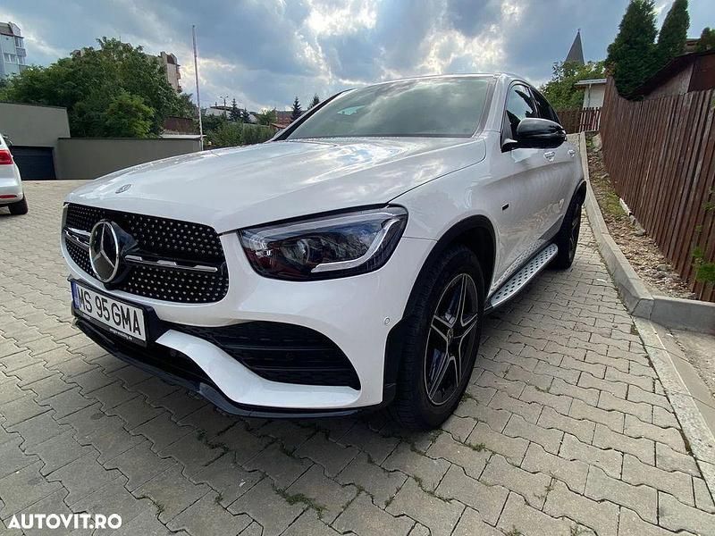 Culoarealb Utilizat 2020 Mercedes GLC300e AMG line SUV | 48.000 EUR (Puțin scump) - Imagine 1/4