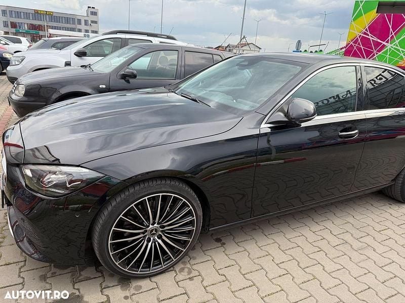 Culoarenegru Utilizat 2021 Mercedes C200 Berlinǎ | 33.000 EUR (Super Preț) - Imagine 1/4