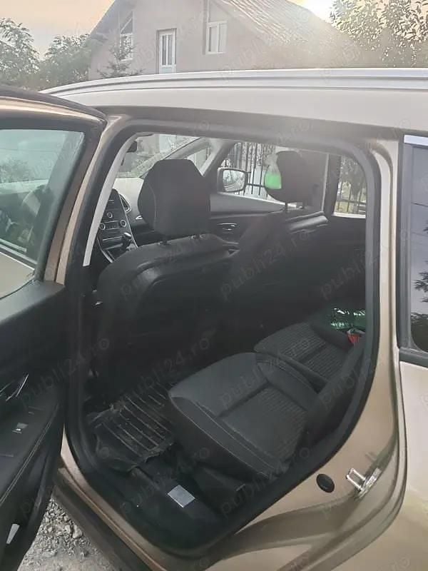 Second-hand Renault Grand Scénic IV 130 CP (95 kW) 2017 Maro Monovolum