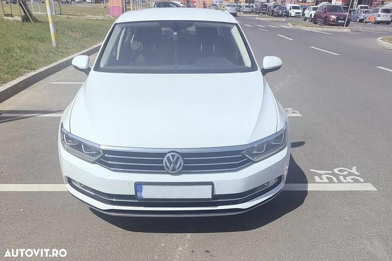 Culoarealb Utilizat 2016 VW Passat Highline Berlinǎ | 14.500 EUR (Preț OK) - Imagine 1/4