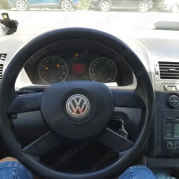 Albastru Utilizat 2005 VW Touran Monovolum | 1.200 EUR (Super Preț) - Imagine 1/4