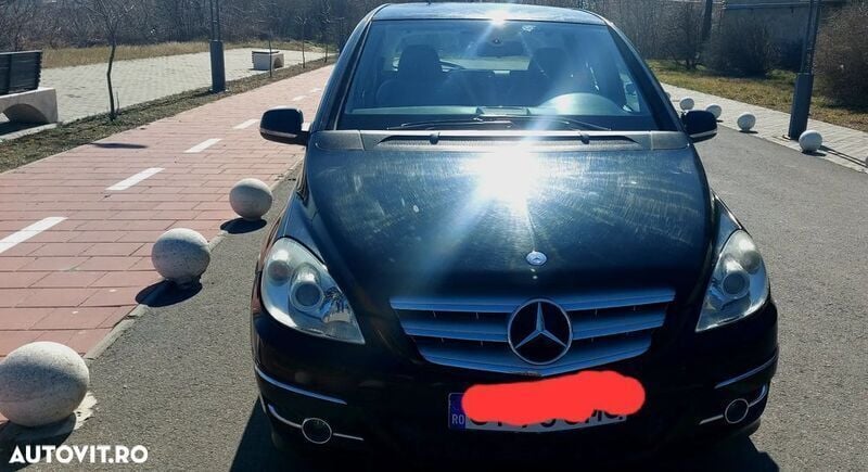 Negru Utilizat 2010 Mercedes B180 Monovolum | 3.300 EUR (Preț bun) - Imagine 1/4