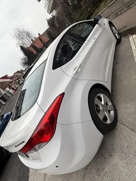 Second-hand Hyundai Elantra 132 CP (97 kW) 2012 Alb Berlinǎ