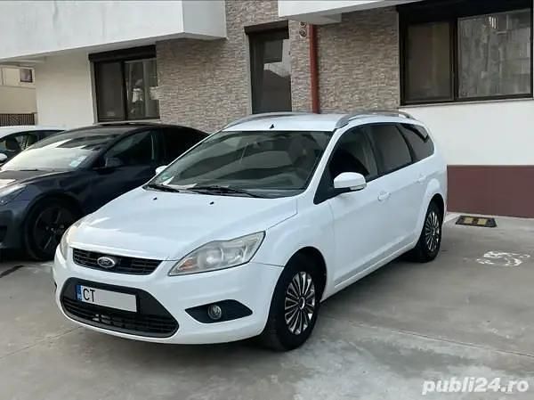 Alb Utilizat 2010 Ford Focus Hatchback | 1.900 EUR (Preț bun) - Imagine 1/4
