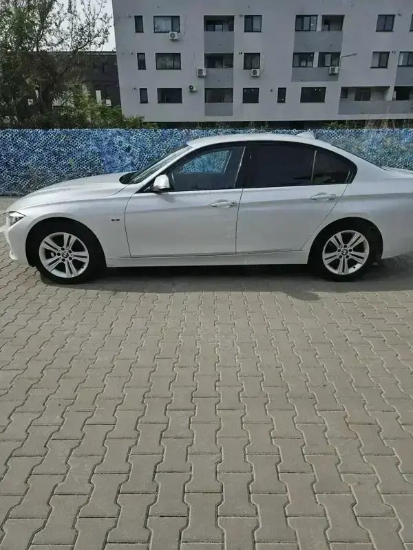 Alb Utilizat 2014 BMW 318 Sport Line Berlinǎ | 10.400 EUR (Preț OK) - Imagine 1/4