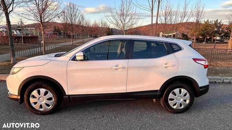 Alb Utilizat 2015 Nissan Qashqai Acenta SUV | 12.400 EUR (Preț OK) - Imagine 1/4