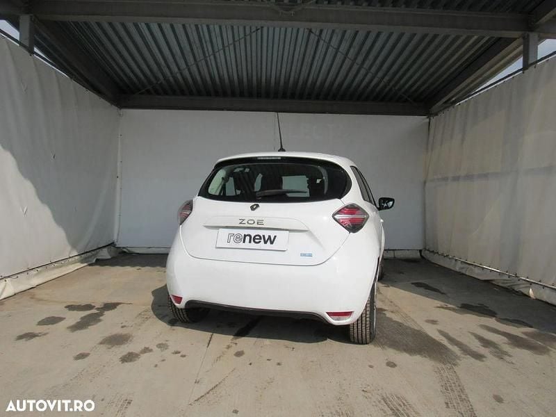 Second-hand Renault Zoe Life 79 kW (108 CP) 2020 Culoarealb Hatchback