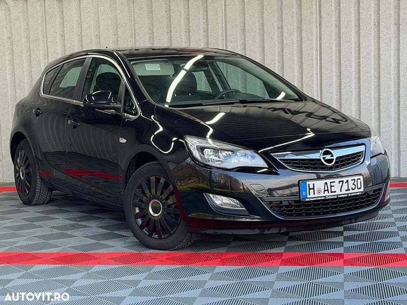 Second-hand Opel Astra Edition 120 CP (88 kW) 2011 Culoarenegru Hatchback