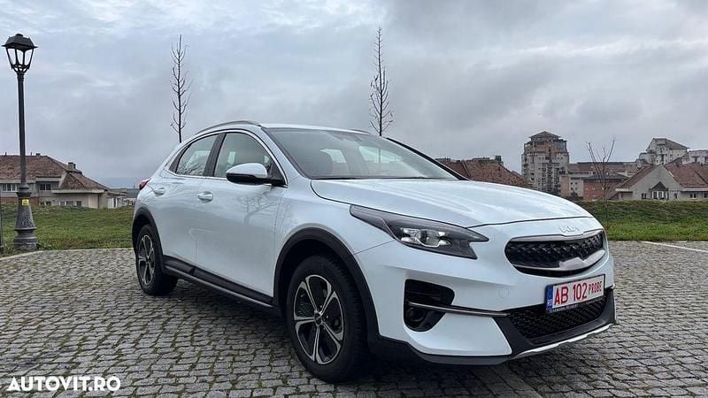 Culoarealb Utilizat 2021 Kia XCeed Spirit SUV | 18.600 EUR (Preț bun) - Imagine 1/4