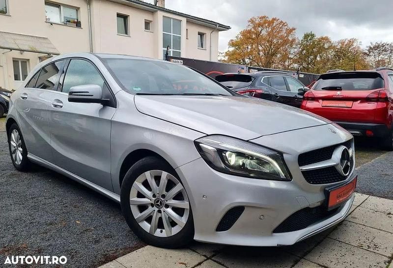 Culoareargint Utilizat 2017 Mercedes A180 Hatchback | 13.890 EUR (Preț bun) - Imagine 1/4