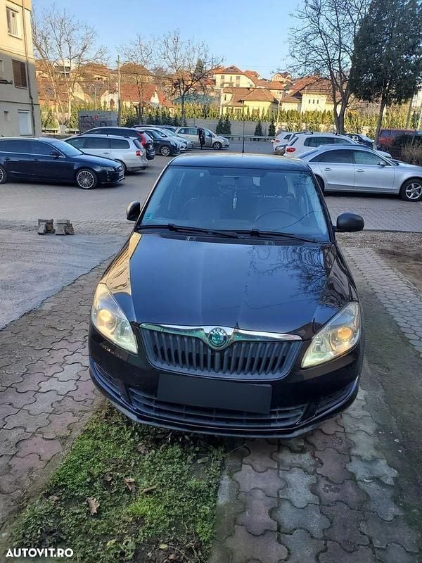 Culoarenegru Second-hand 2011 Skoda Fabia Classic | 3.250 EUR (Preț OK) - Imagine 1/4