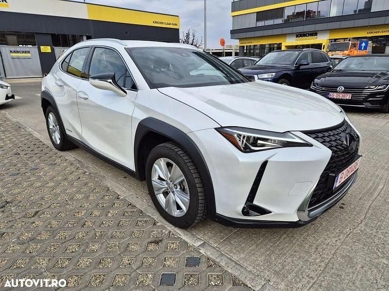 Second-hand Lexus UX 250h Business Edition 177 CP (130 kW) 2022 Culoarealb SUV