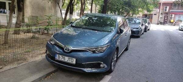Albastru Utilizat 2016 Toyota Auris Hybrid Hatchback | 16.000 EUR (Puțin scump) - Imagine 1/2