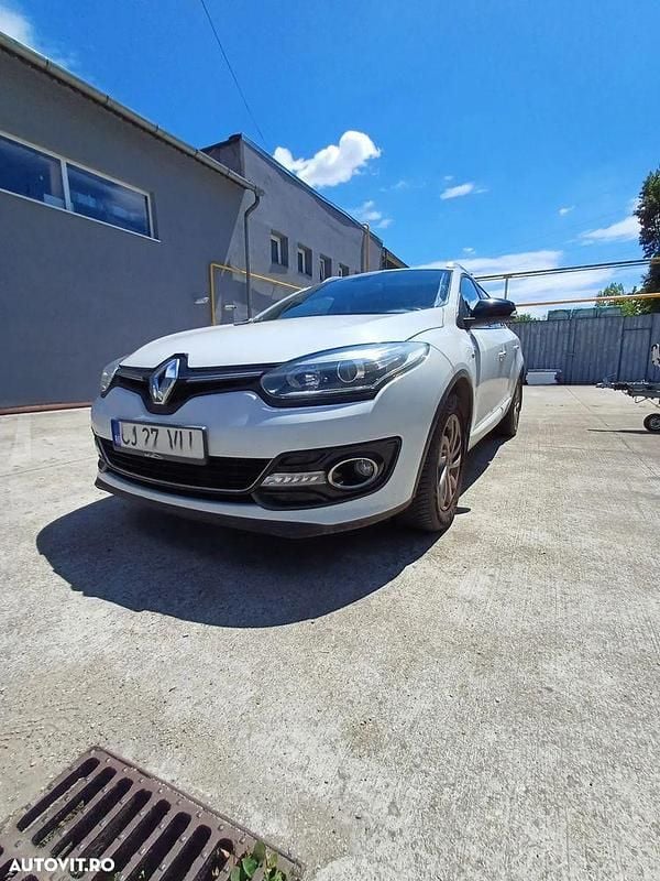 Culoarealb Utilizat 2014 Renault Mégane III Hatchback | 5.600 EUR - Imagine 1/4