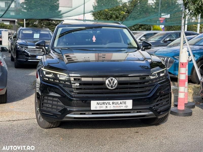Culoarenegru Utilizat 2020 VW Touareg Elegance SUV | 31.460 EUR (Super Preț) - Imagine 1/3