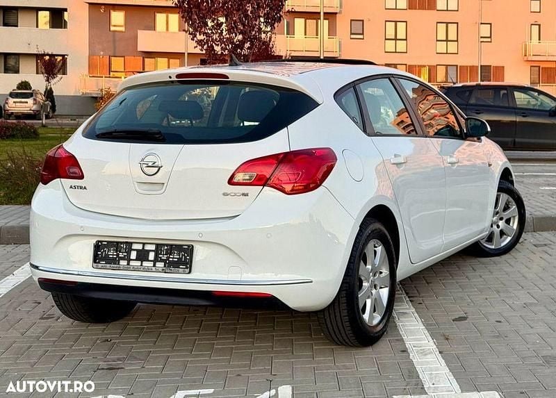 Second-hand Opel Astra Active 110 CP (80 kW) 2015 Culoarealb Hatchback