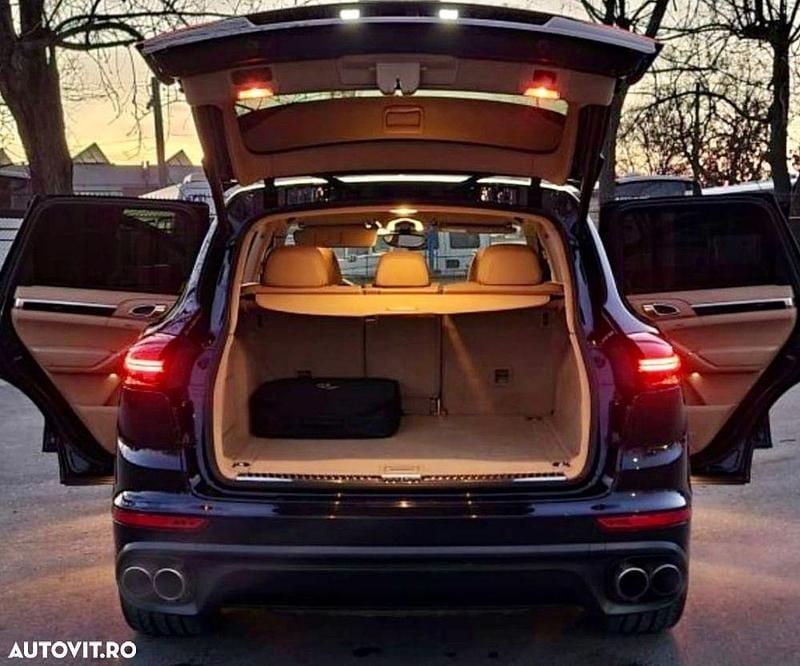 Culoarealbastru Utilizat 2016 Porsche Cayenne SUV | 21.800 EUR - Imagine 1/4