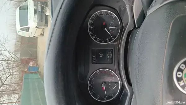 Utilizat 2012 Skoda Octavia Berlinǎ | 4.100 EUR (Preț bun) - Imagine 1/4