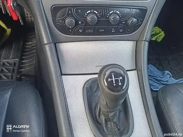 Second-hand Mercedes C200 163 CP (119 kW) 2001 Negru Hatchback