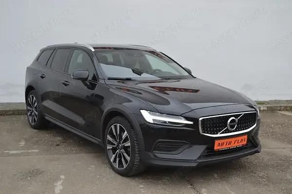 Second-hand Volvo V60 CC Momentum 197 CP (144 kW) 2021 Break