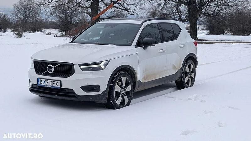 Second-hand Volvo XC40 Momentum 247 CP (181 kW) 2018 Culoarealb SUV