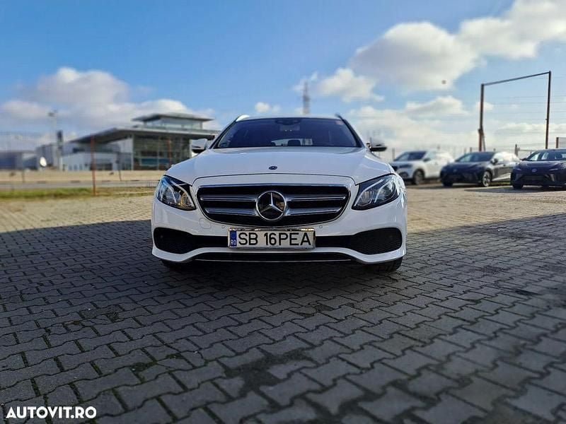 Culoarealb Utilizat 2017 Mercedes E220 Exclusive Break | 19.000 EUR (Super Preț) - Imagine 1/4