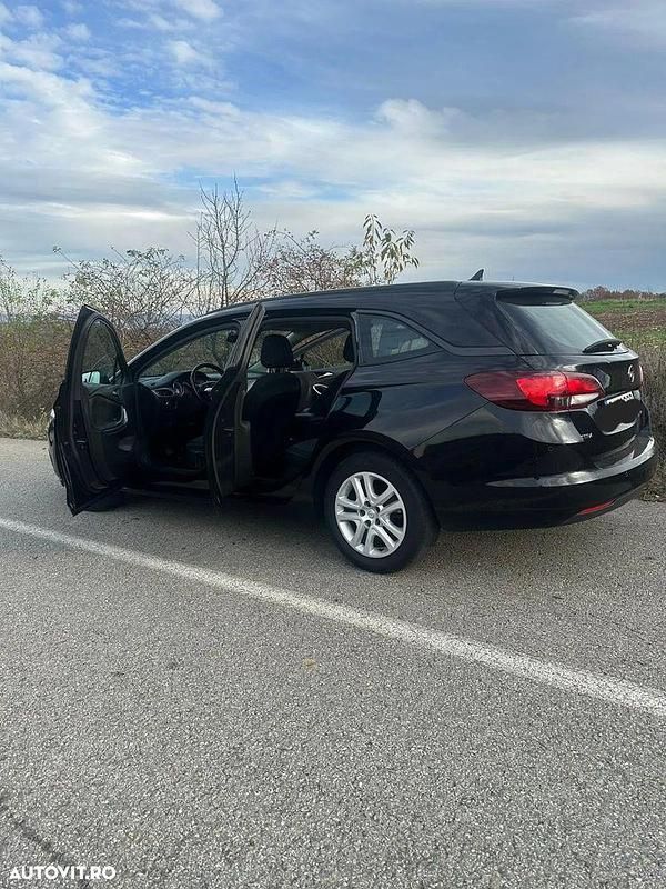 Culoarenegru Utilizat 2017 Opel Astra Active Break | 6.500 EUR (Preț OK) - Imagine 1/4