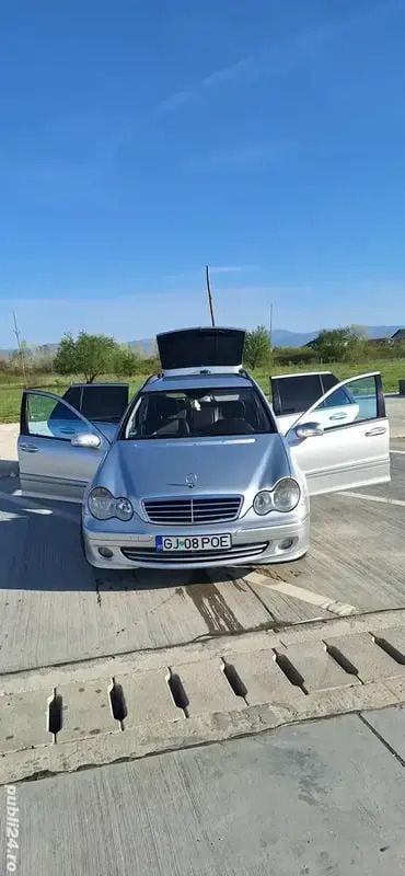 Argintiu Utilizat 2005 Mercedes C220 Break | 3.000 EUR - Imagine 1/4