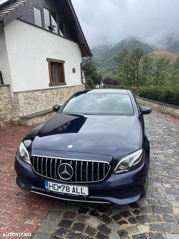 Culoarealbastru Utilizat 2017 Mercedes E350 Hatchback | 28.800 EUR - Imagine 1/4