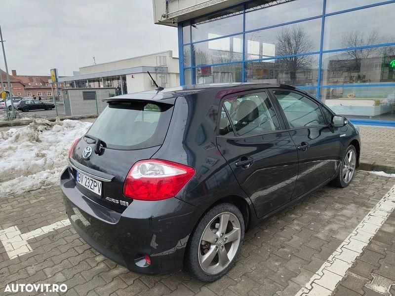 Second-hand Toyota Auris Hybrid 136 CP (100 kW) 2012 Culoaregri Hatchback
