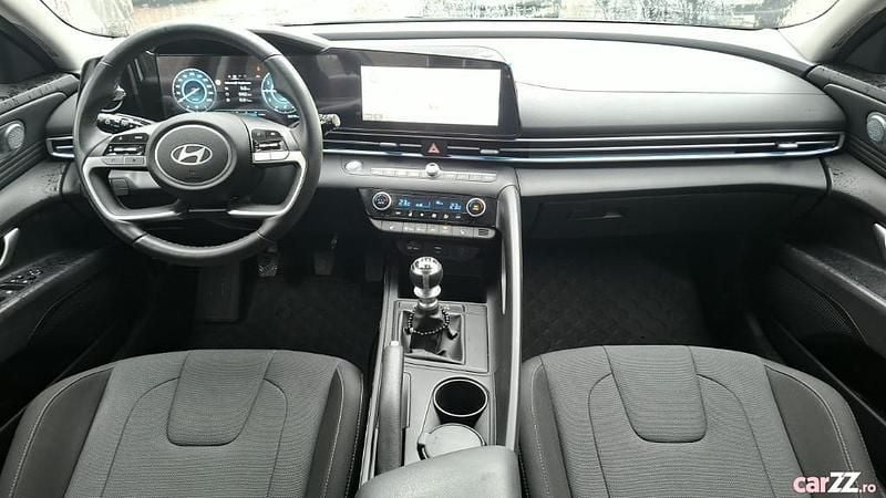 Second-hand Hyundai Elantra 123 CP (90 kW) 2024 Alb Berlinǎ