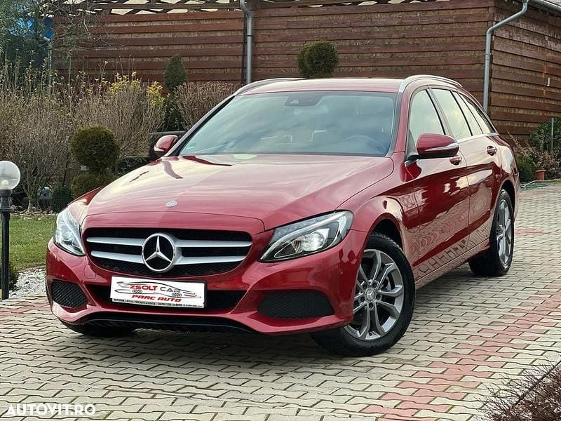 Culoarerosu Utilizat 2015 Mercedes C250 Break | 13.750 EUR (Preț bun) - Imagine 1/4