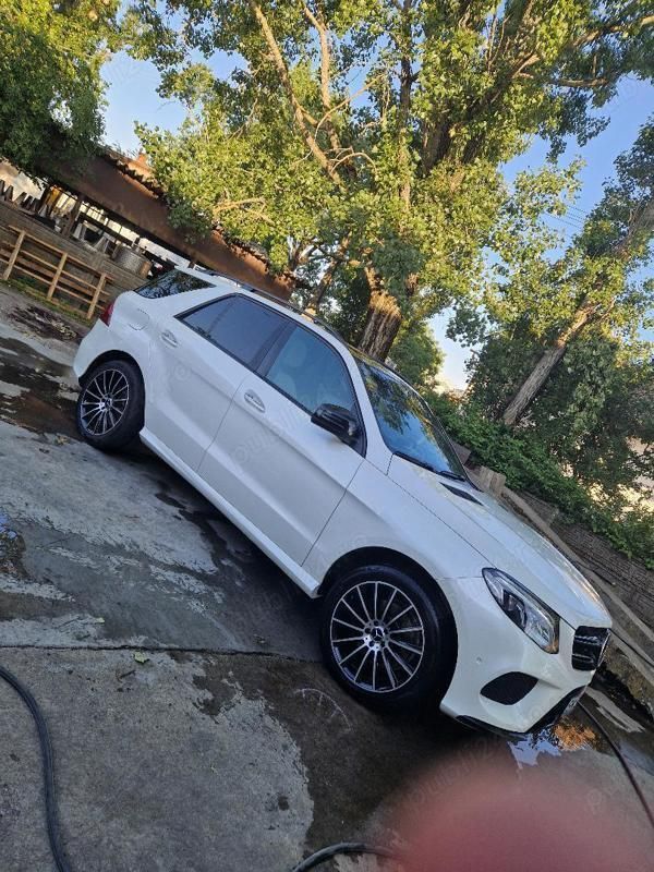 Alb Utilizat 2015 Mercedes GLE350 AMG line SUV | 26.700 EUR - Imagine 1/4