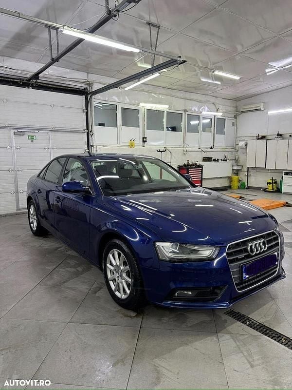 Second-hand Audi A4 190 CP (139 kW) 2015 Culoarealbastru Berlinǎ